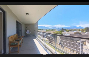 Immaculate 2-Bed Apartment in Cape Town